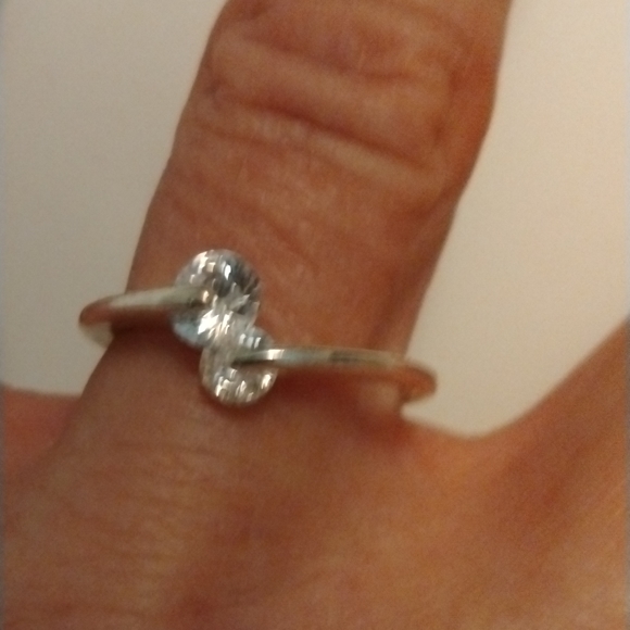 Jewelry - Beautiful costume ring